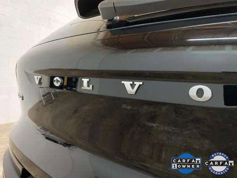 Used 2025 Volvo XC40 B5 Plus image 95