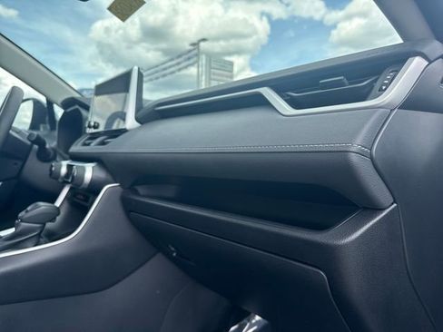 Used 2025 Toyota RAV4 XLE image 32
