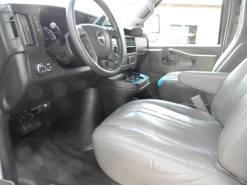 Used 2017 GMC Savana 3500 RWD image 4