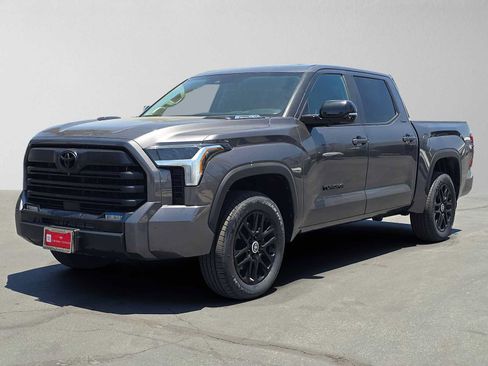 Used 2024 Toyota Tundra Limited AWD/4WD image 7