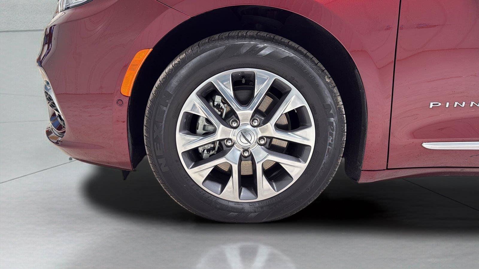 Used 2023 Chrysler Pacifica Pinnacle FWD image 32