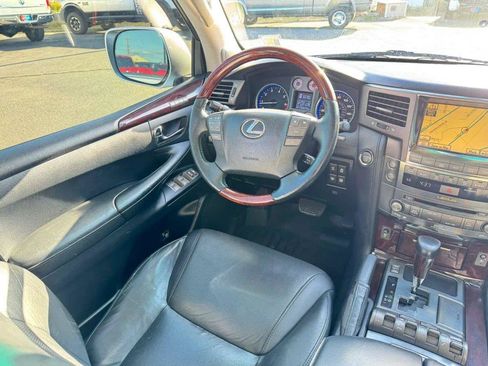 Used 2011 Lexus LX 570 4WD w/ Luxury Pkg image 13