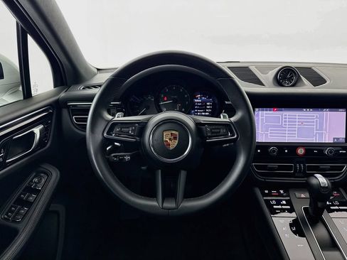 Certified 2025 Porsche Macan AWD/4WD image 25