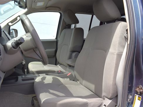 Used 2014 Nissan Frontier SV w/ SV Value Truck Package AWD/4WD image 11