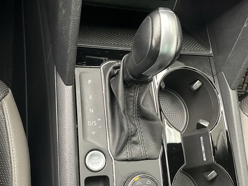 Used 2020 Volkswagen Atlas Cross Sport SEL Premium R-Line image 24