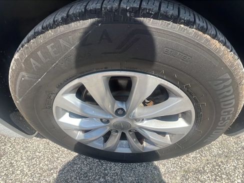 Used 2018 Chrysler Pacifica Touring-L Plus FWD image 11