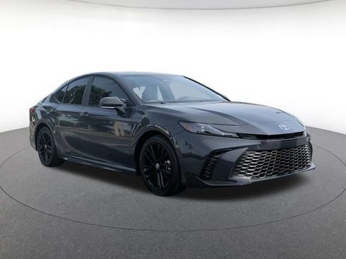 Used 2025 Toyota Camry SE FWD image 8