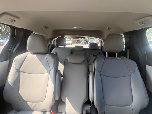 Used 2025 Toyota Sienna XLE w/ XLE Plus Package FWD image 16