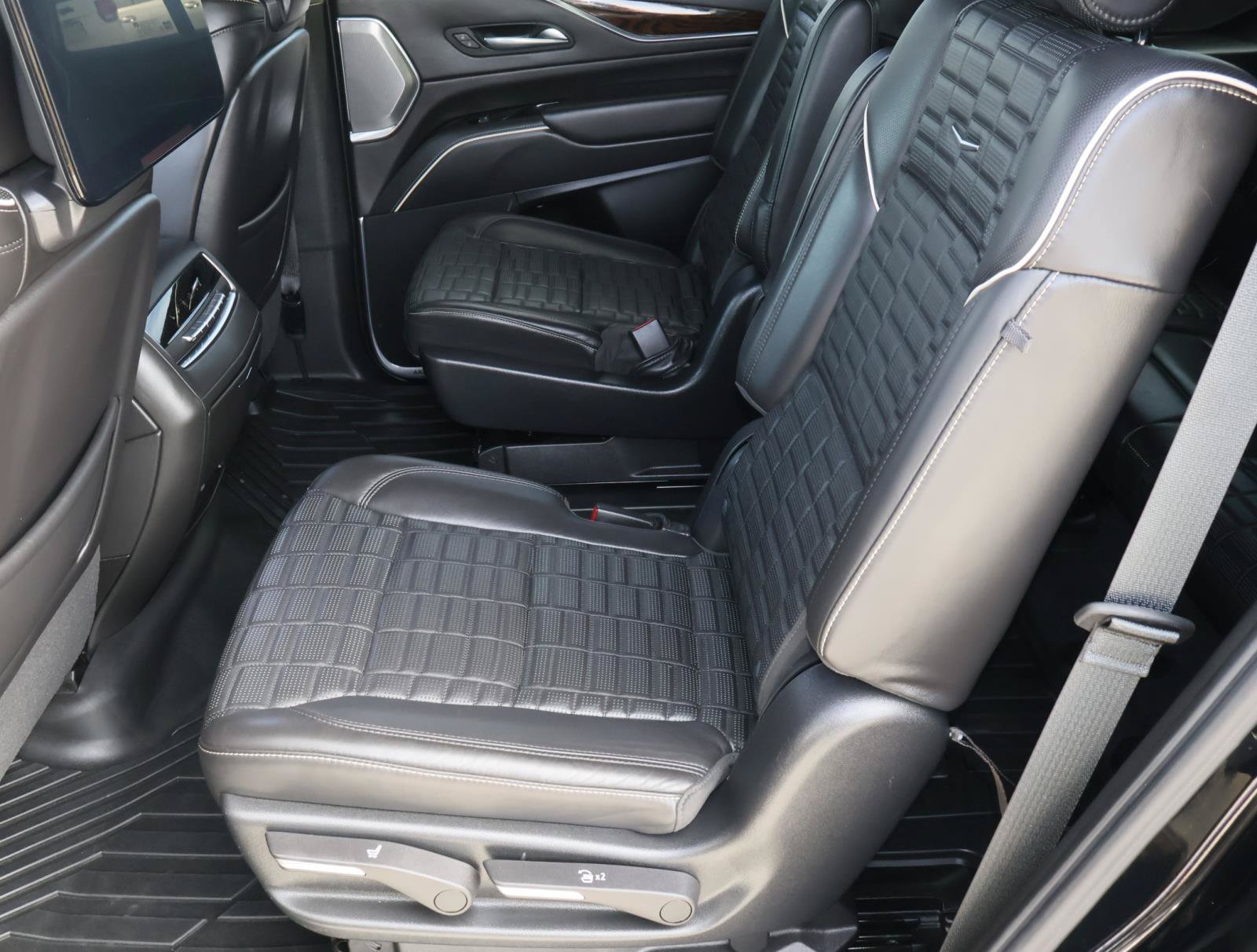 Used 2021 Cadillac Escalade Sport Platinum AWD/4WD image 23