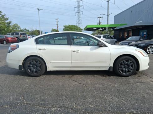 Used 2010 Nissan Altima 2.5 S FWD image 4