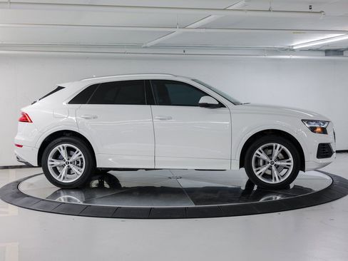 Used 2022 Audi Q8 Premium image 8