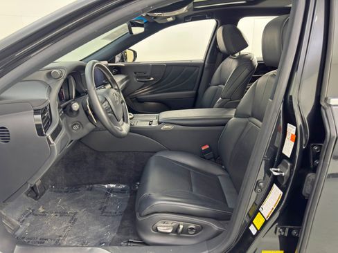 Used 2021 Lexus LS 500 w/ Cold Weather Package (CK) RWD image 17