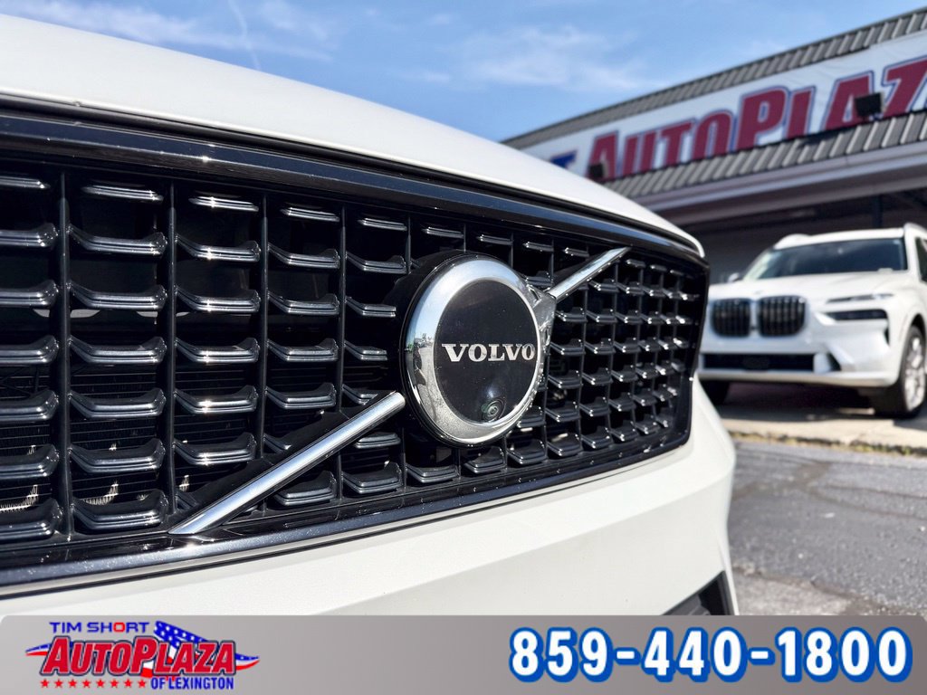 Used 2023 Volvo XC40 B4 Ultimate FWD image 39