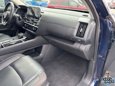 Used 2025 Nissan Pathfinder SL FWD image 56