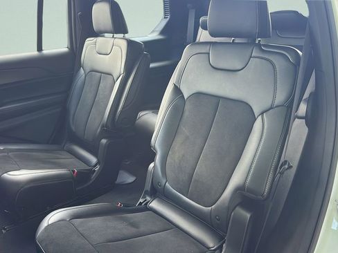 Used 2025 Jeep Grand Cherokee L Altitude image 32
