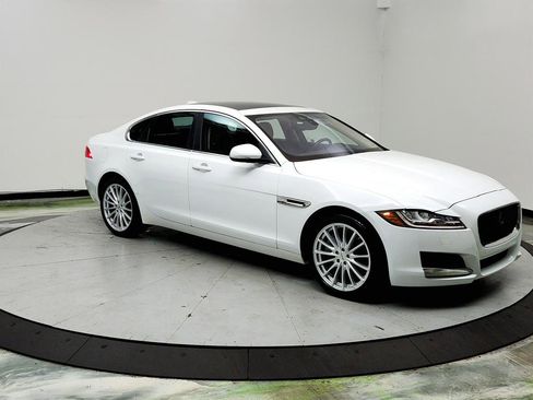 Used 2020 Jaguar XF Prestige image 3
