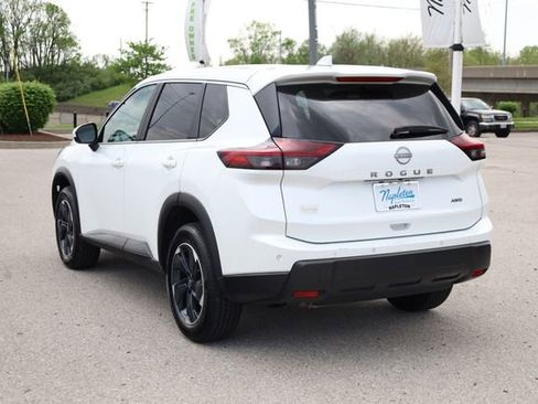 Used 2025 Nissan Rogue SV image 6