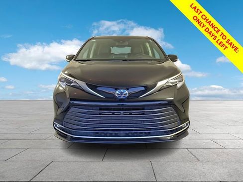 Certified 2021 Toyota Sienna Platinum FWD image 3