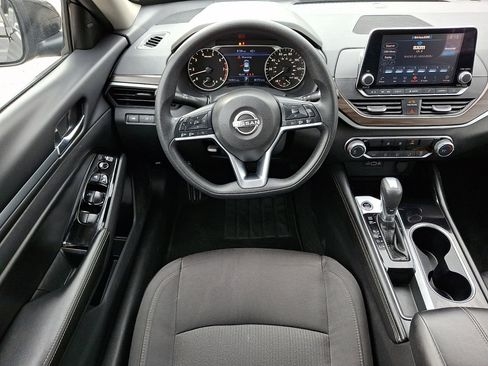 Used 2023 Nissan Altima 2.5 SV FWD image 21