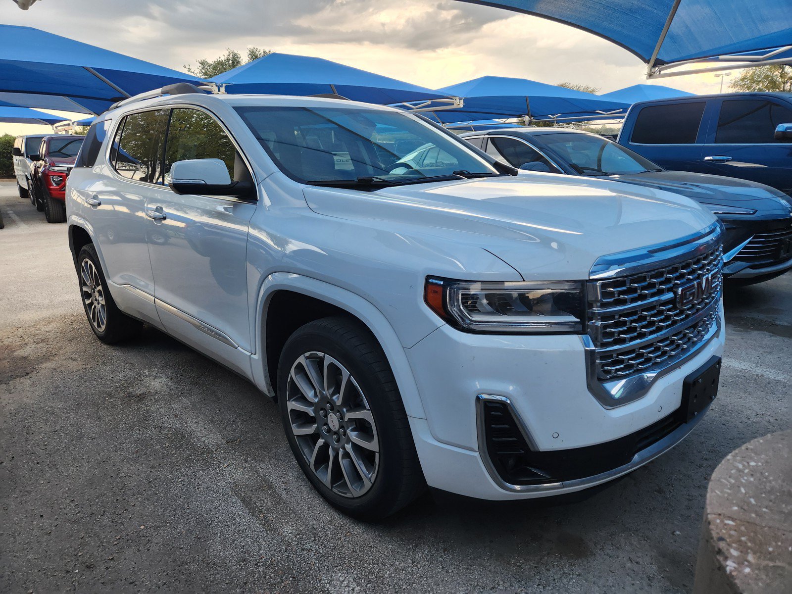Used 2023 GMC Acadia Denali w/ Denali Ultimate Package FWD image 1