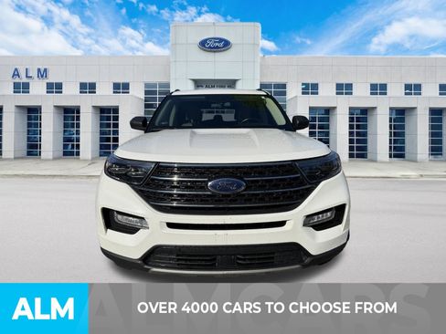 Used 2022 Ford Explorer XLT w/ Equipment Group 202A image 2