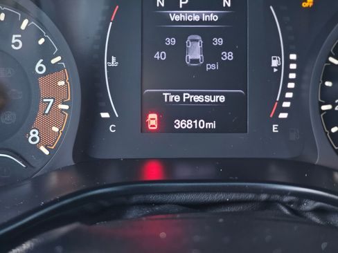 Used 2022 Jeep Compass Latitude image 12