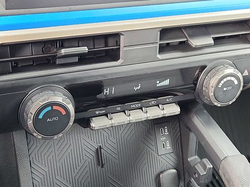 Used 2025 Toyota Tacoma TRD Sport image 15