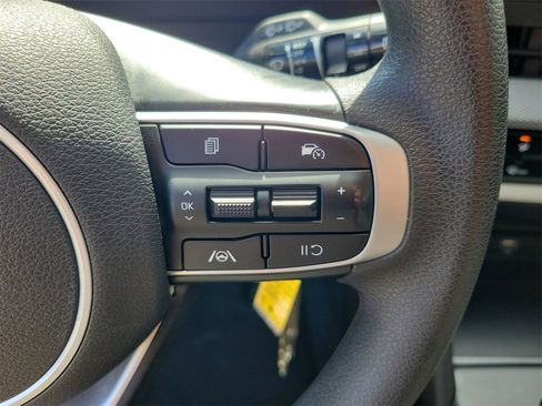 Used 2025 Kia Sportage LX image 19