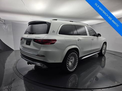 Used 2026 Mercedes-Benz Maybach GLS 600 4MATIC image 4