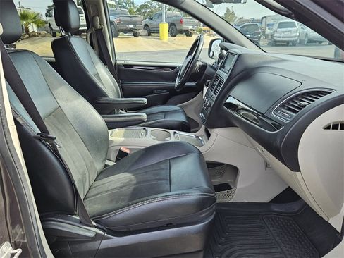 Used 2019 Dodge Grand Caravan SXT image 15