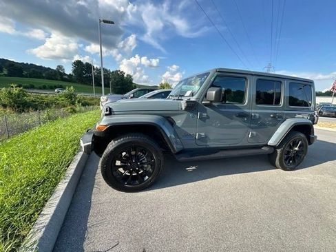 Used 2025 Jeep Wrangler Unlimited Sahara AWD/4WD image 1