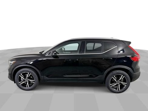 Used 2023 Volvo XC40 B5 Plus AWD/4WD image 5