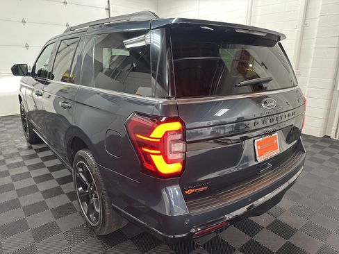 Used 2024 Ford Expedition Limited image 7