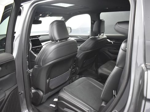 Used 2025 Jeep Grand Cherokee L Altitude AWD/4WD image 13