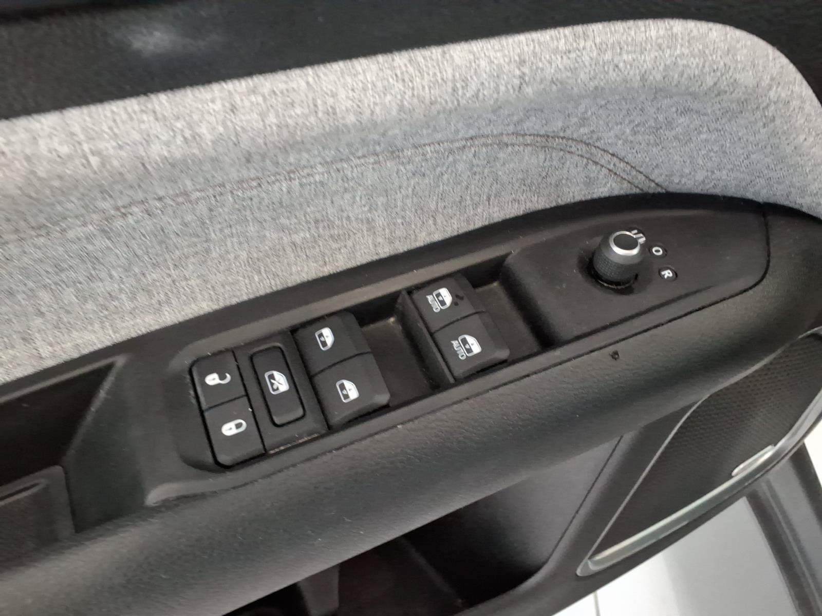 Used 2022 Jeep Compass Latitude w/ Sun and Sound Group AWD/4WD image 19