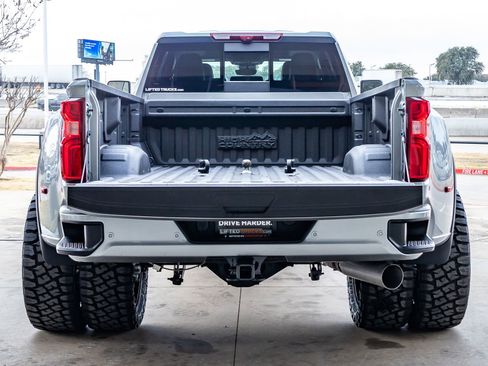 Used 2024 Chevrolet Silverado 3500 High Country w/ High Country Premium Package image 9