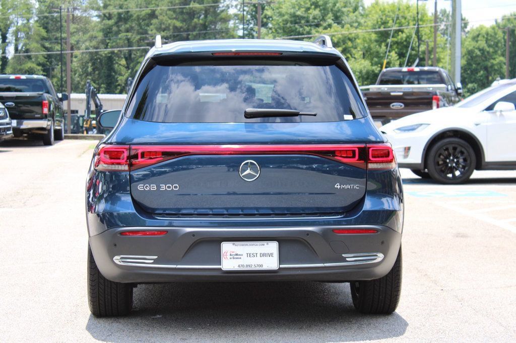 Used 2023 Mercedes-Benz EQB 300 4MATIC image 7