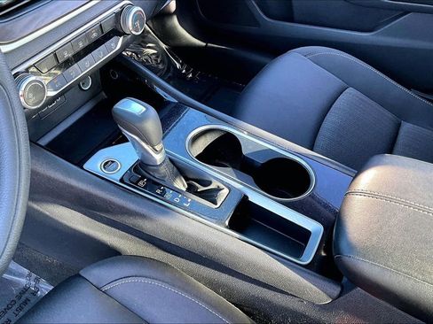 Used 2024 Nissan Altima 2.5 SV image 15