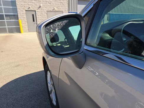 Used 2018 Chrysler Pacifica Touring-L FWD image 8