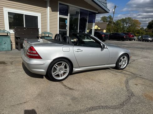 Used 2004 Mercedes-Benz SLK 32 AMG w/ Lighting Pkg image 23