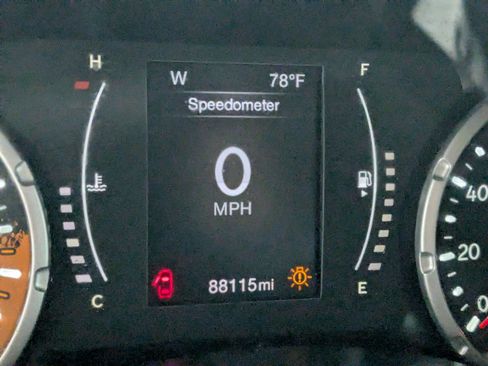 Used 2015 Jeep Renegade Latitude w/ Cold Weather Group II AWD/4WD image 16