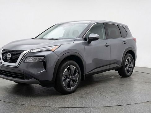 Used 2025 Nissan Rogue SV image 3