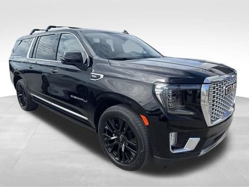 Used 2024 GMC Yukon XL Denali w/ Denali Reserve Package AWD/4WD image 3