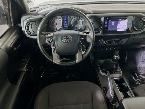 Used 2019 Toyota Tacoma TRD Off-Road w/ Technology Package AWD/4WD image 19