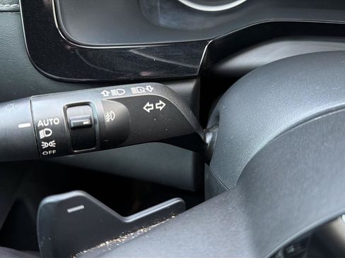 Used 2022 Nissan Pathfinder SL FWD image 11