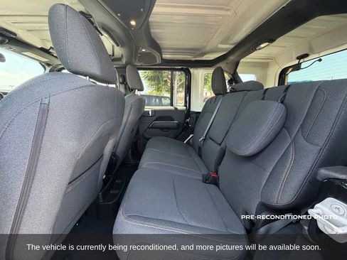 Used 2025 Jeep Wrangler Unlimited Sahara AWD/4WD image 12
