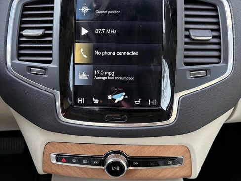 Used 2021 Volvo XC90 T6 Momentum image 28