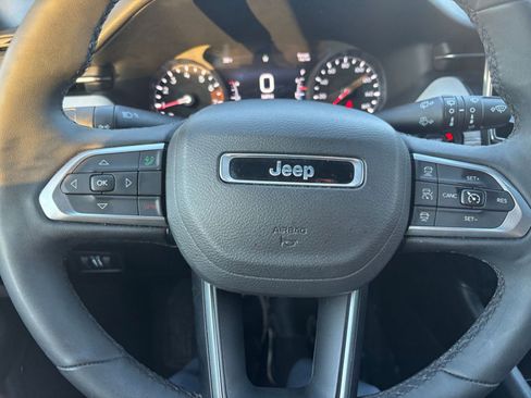 Used 2025 Jeep Compass Limited image 27