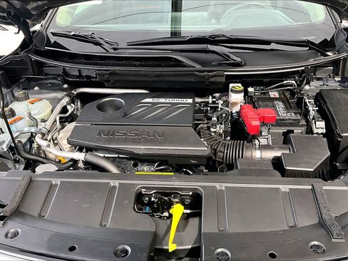 Certified 2025 Nissan Rogue SV image 31