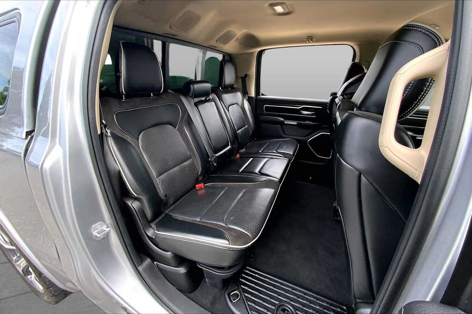Used 2019 RAM 1500 Laramie AWD/4WD image 18